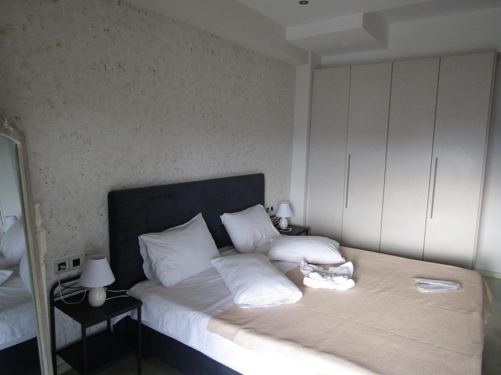 Villa Gusta Tholos  ภายนอก รูปภาพ